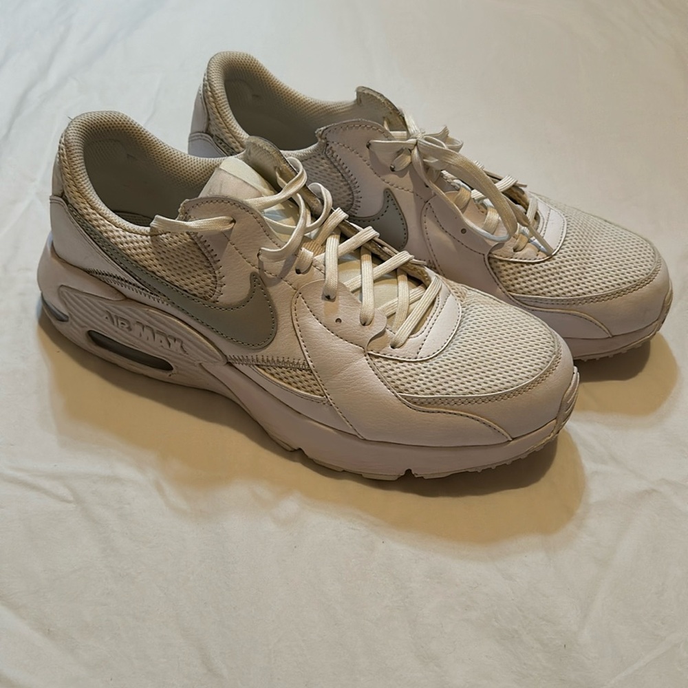 Nike air max excee trainers in white size 11